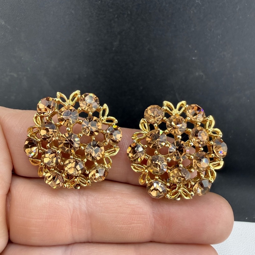 Vintage Weiss Clip On Earrings Gold Tone Rhinestone